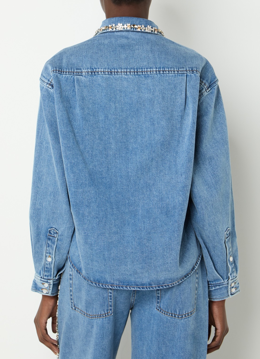 Sandro Cropped blouse van denim met strass - achterkant blauw