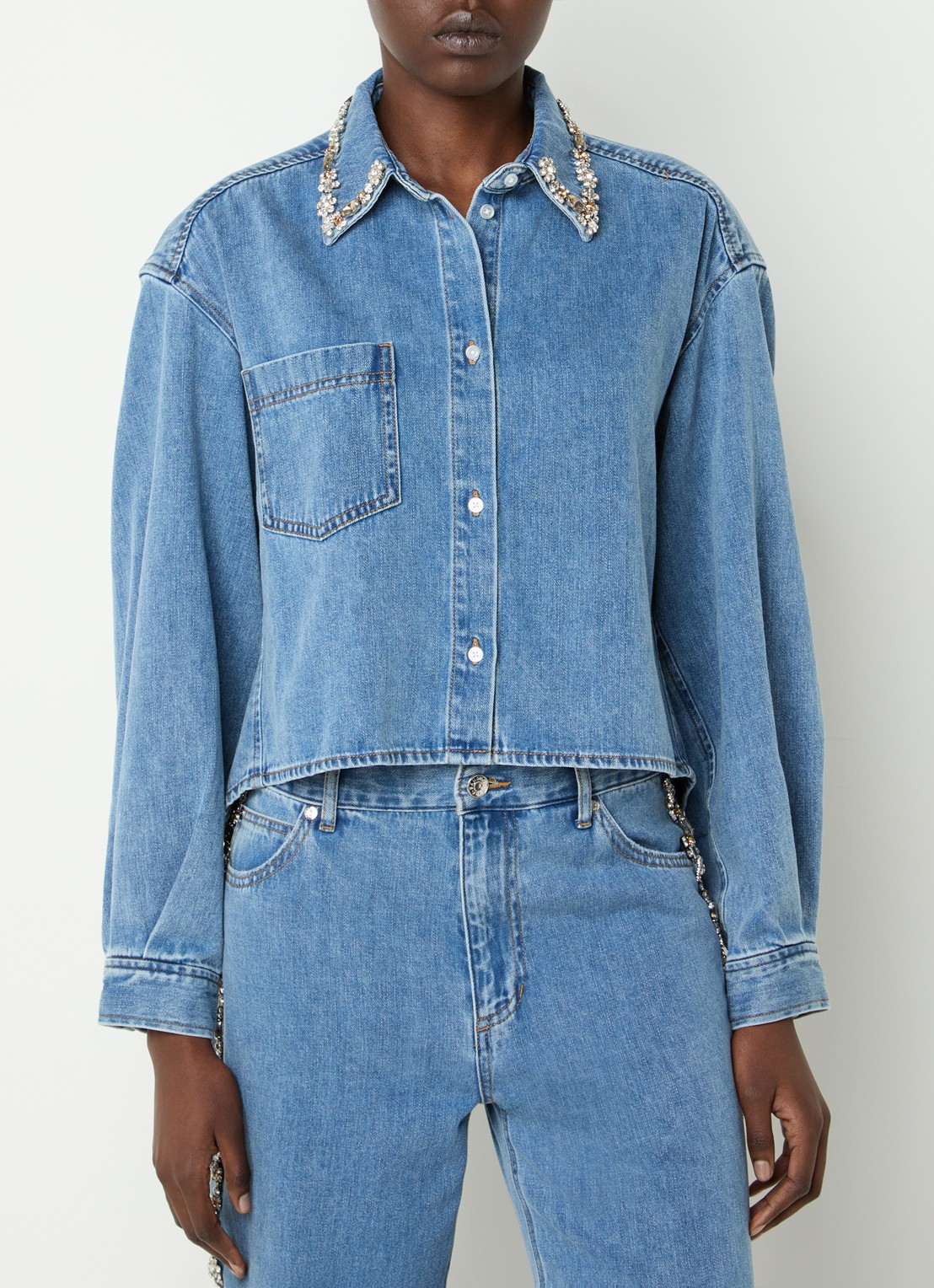 Sandro Cropped blouse van denim met strass - detail 4 blauw