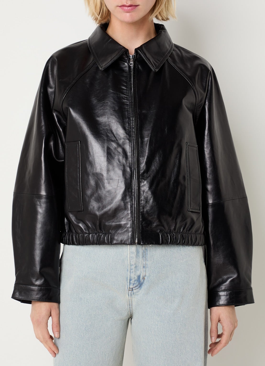 Sandro Cropped jack van lamsleer met steekzakken - detail 4 zwart