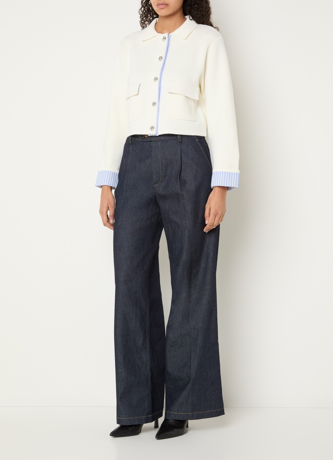 Sandro Fijngebreid cropped vest in wolblend met klepzakken - voorkant 4 gebroken wit