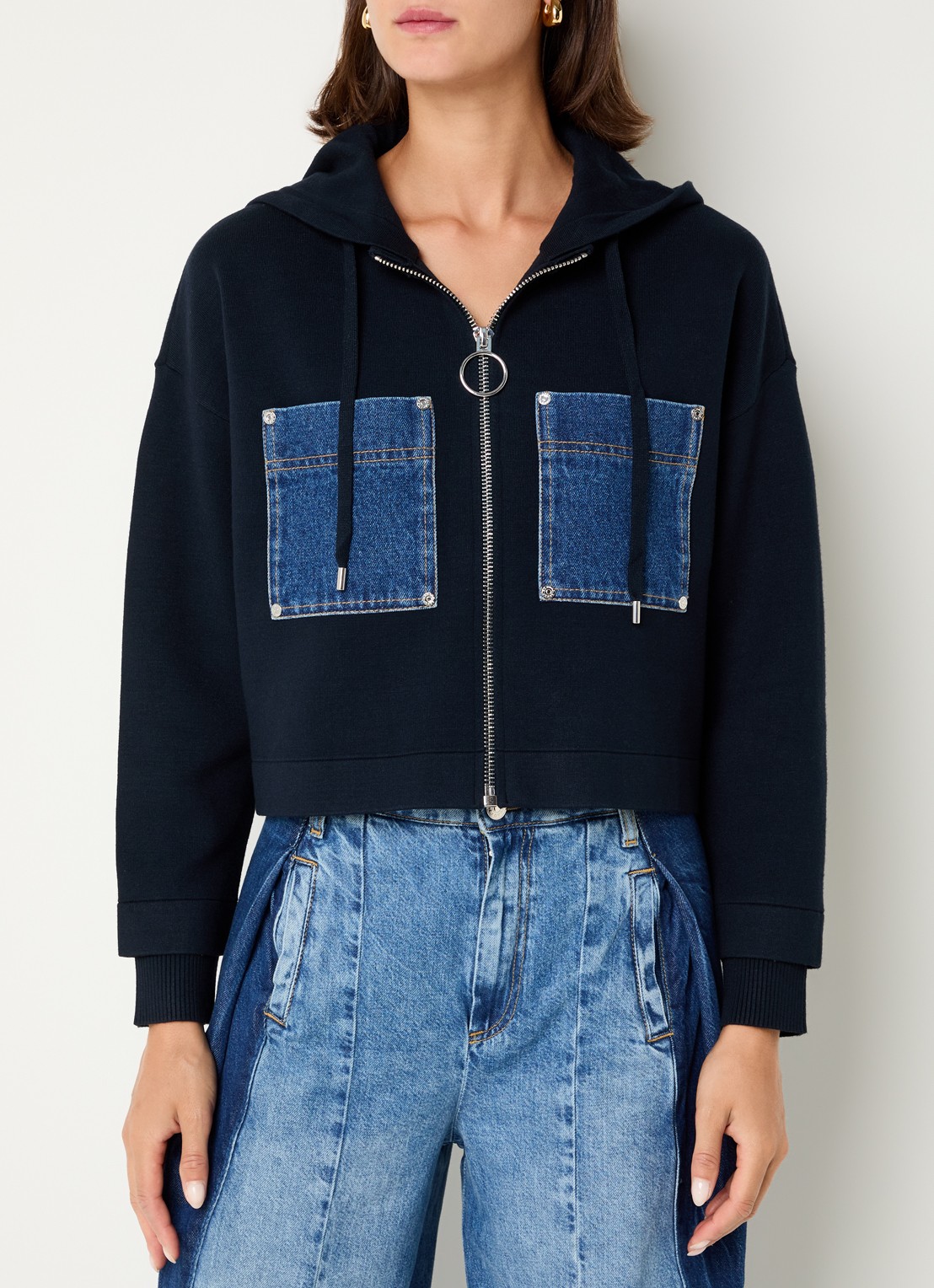 Sandro Fijngebreid cropped vest met opgestikte zakken  - detail 2 donkerblauw