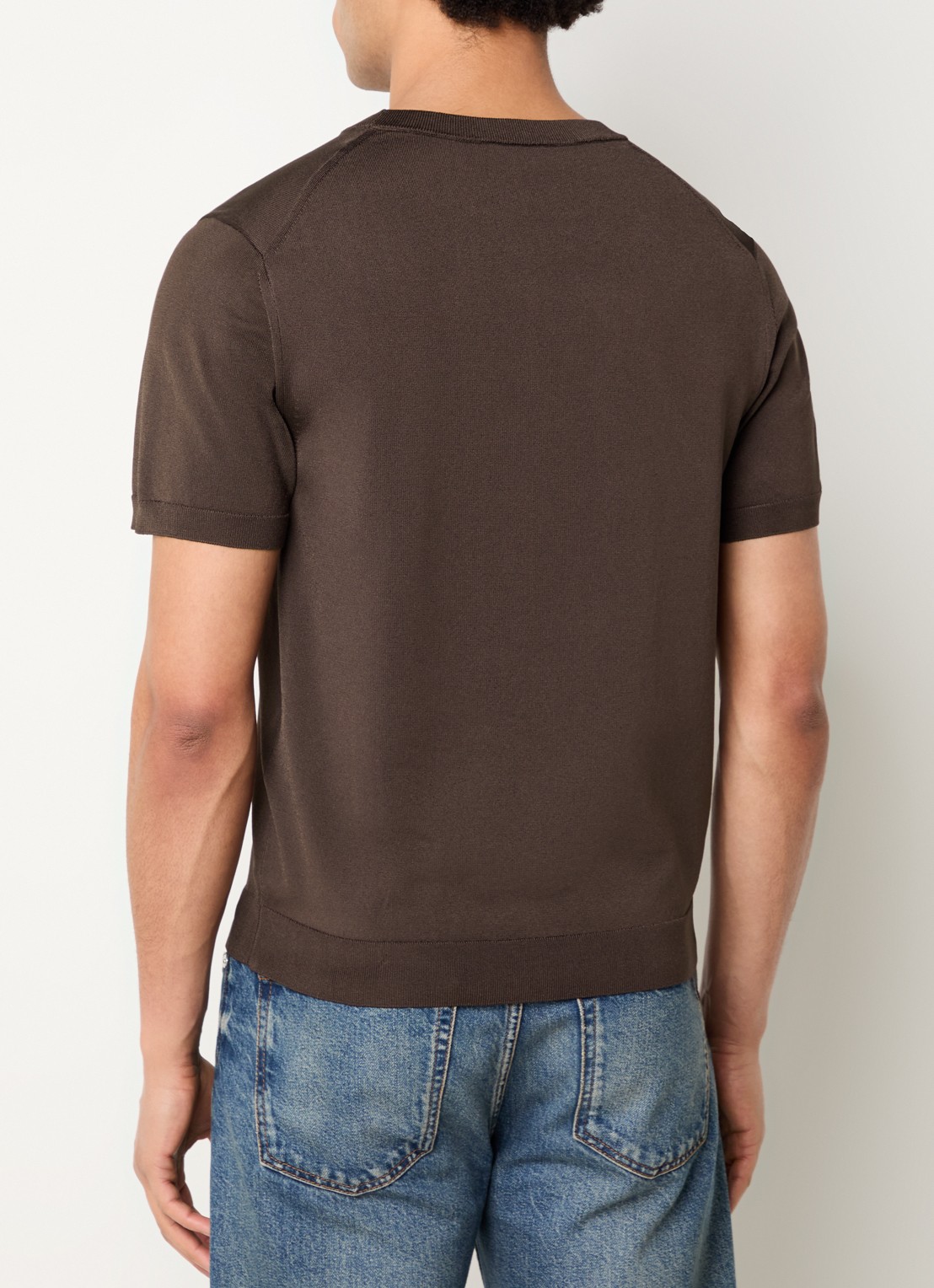 Sandro Fijngebreid T-shirt met ronde hals - achterkant chocoladebruin