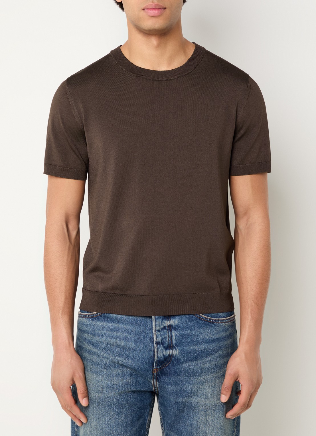 Sandro Fijngebreid T-shirt met ronde hals - detail 2 chocoladebruin