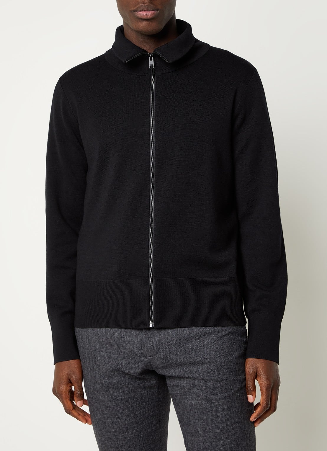 Sandro Fijngebreid vest van wol met opstaande kraag - detail 4 black / zwart