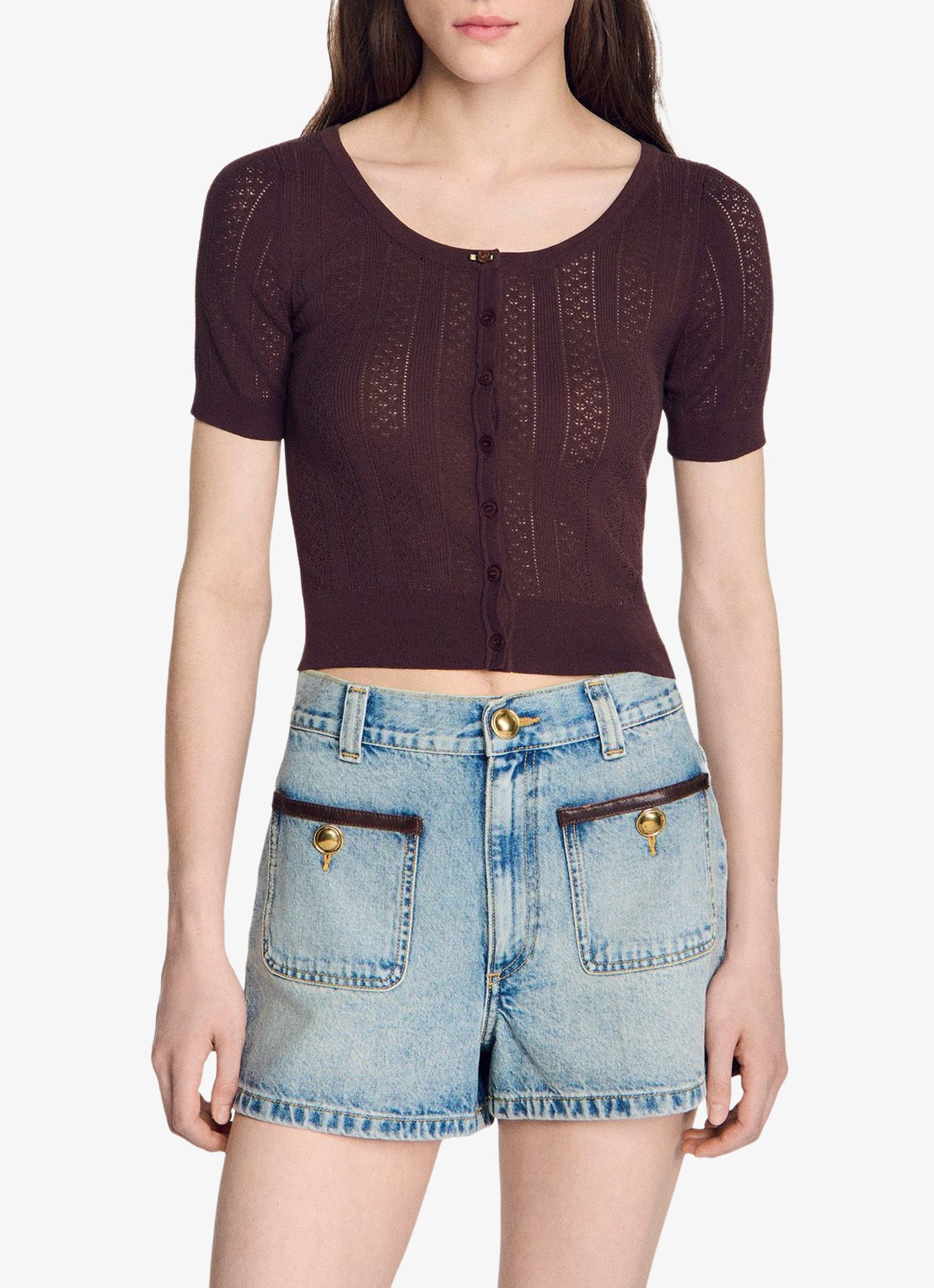 Sandro Fijngebreide crop top met opengewerkt dessin en knoopdetail - detail 2 bruin