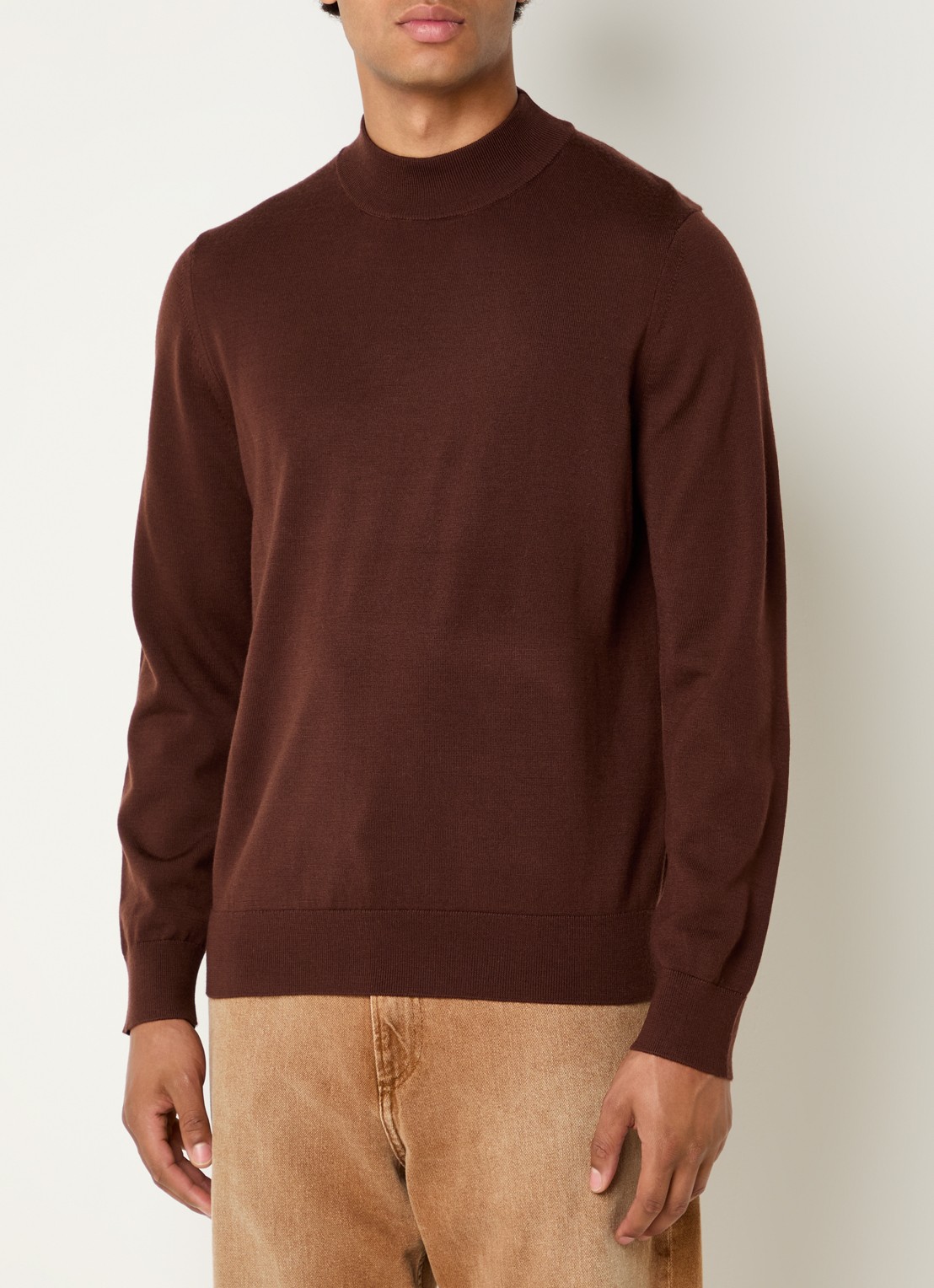 Sandro Fijngebreide pullover van wol met opstaande kraag - detail 2 kastanjebruin
