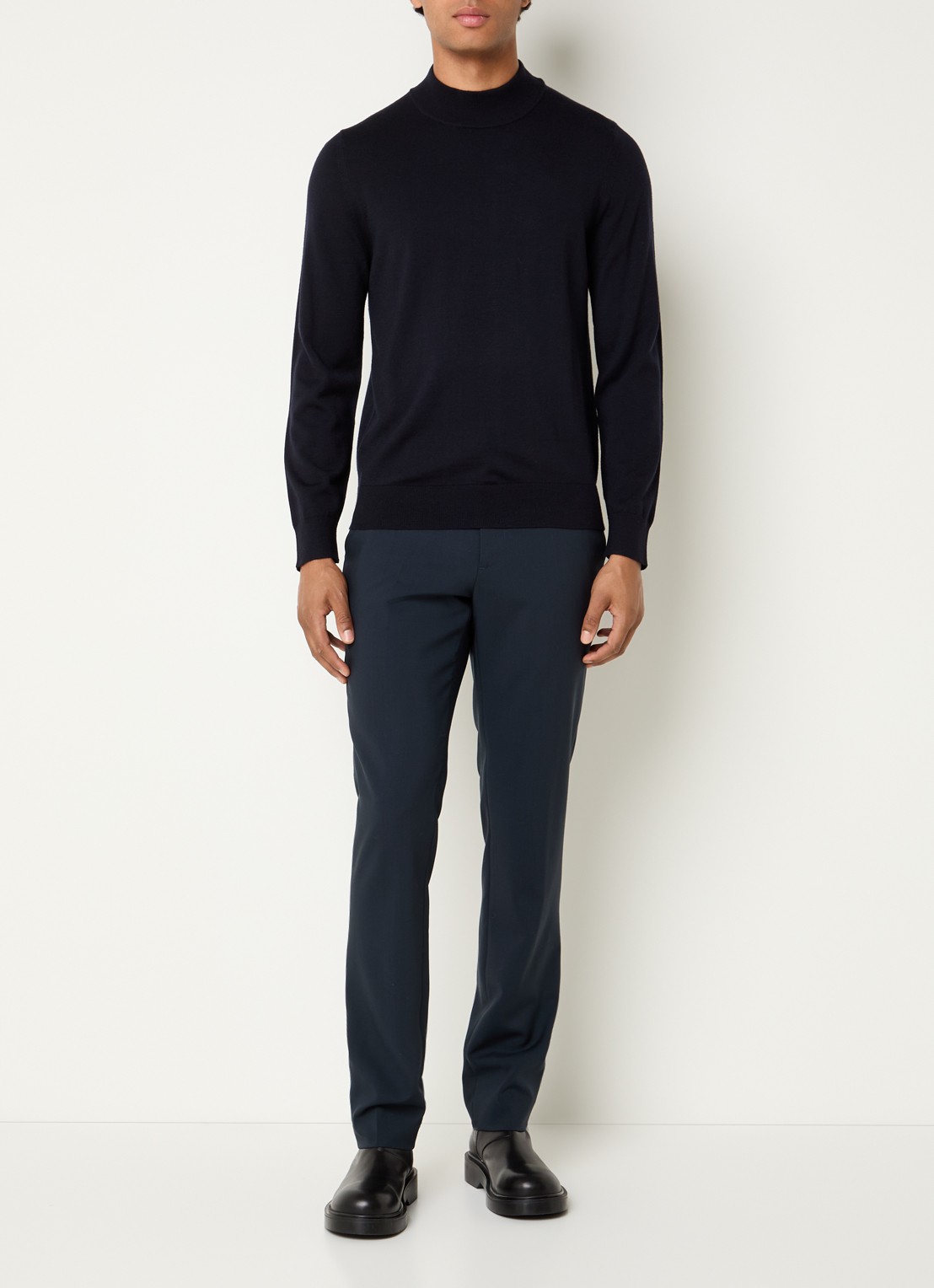 Sandro Fijngebreide pullover van wol met opstaande kraag - voorkant 2 donkerblauw