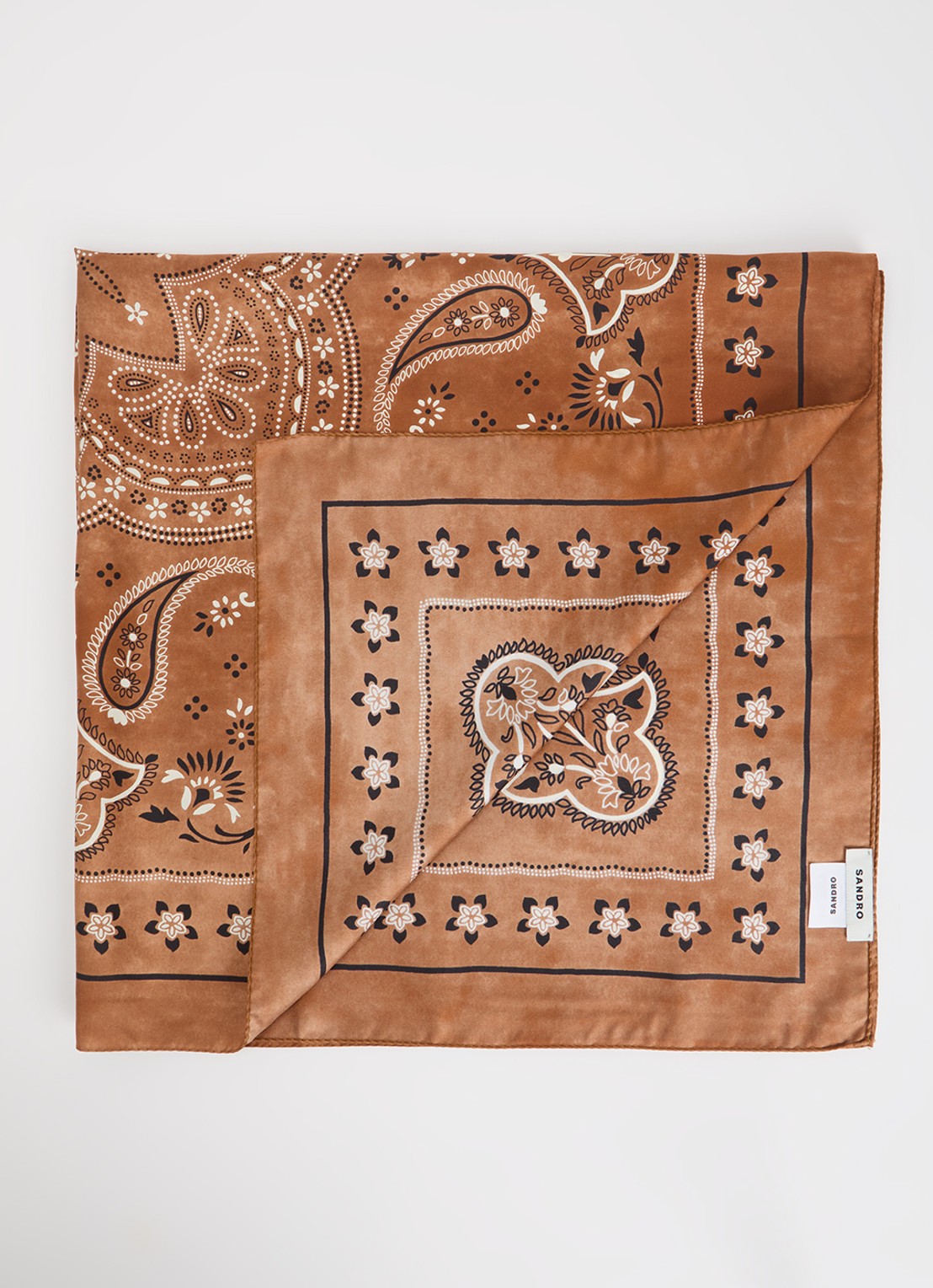 Sandro Foulard sjaal van zijde met paisley dessin 82 x 82 cm - voorkant cognac