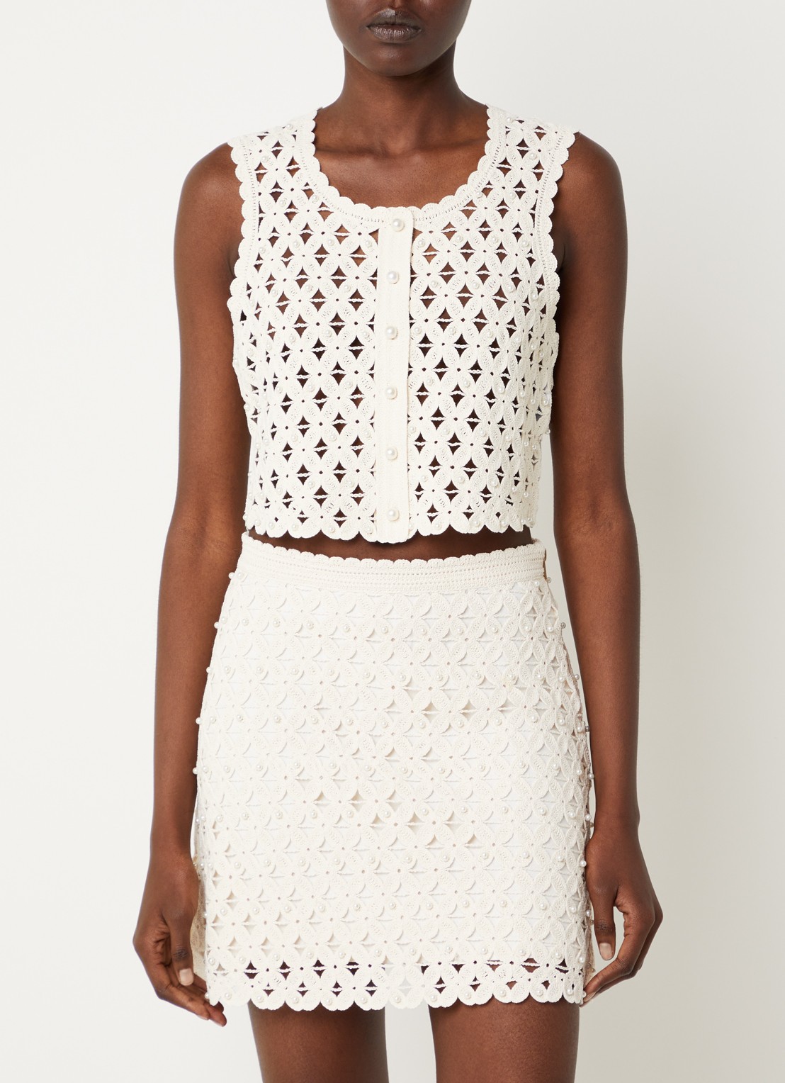 Sandro Gilet met opengewerkt dessin en imitatieparels - detail beige