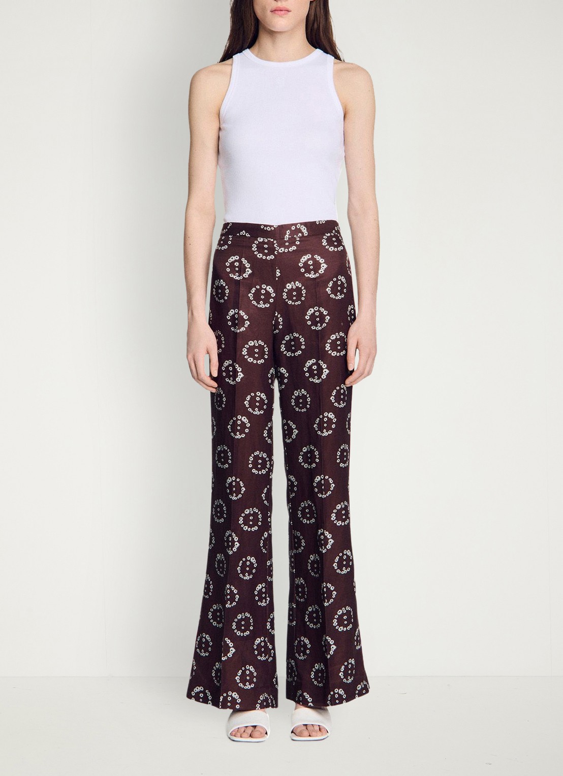 Sandro High waist flared broek in linnenblend met bloemenprint - detail 5 bruin