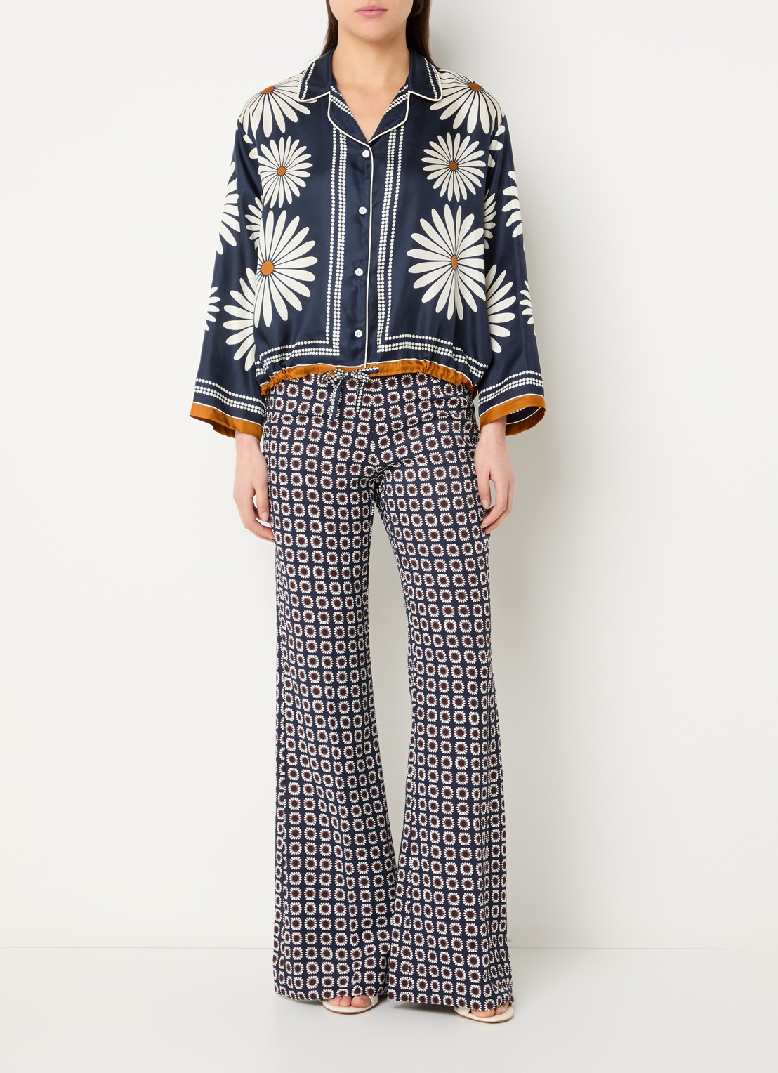 Sandro High waist flared fit broek in linnenblend met bloemenprint - voorkant 3 donkerblauw