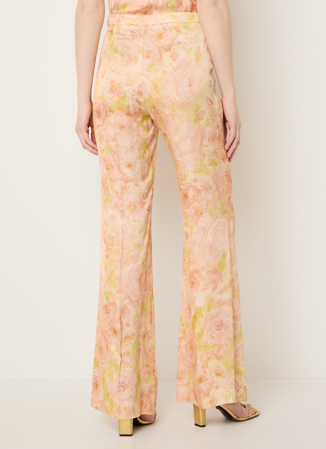 Sandro High waist flared fit pantalon met bloemenprint - achterkant zalmroze