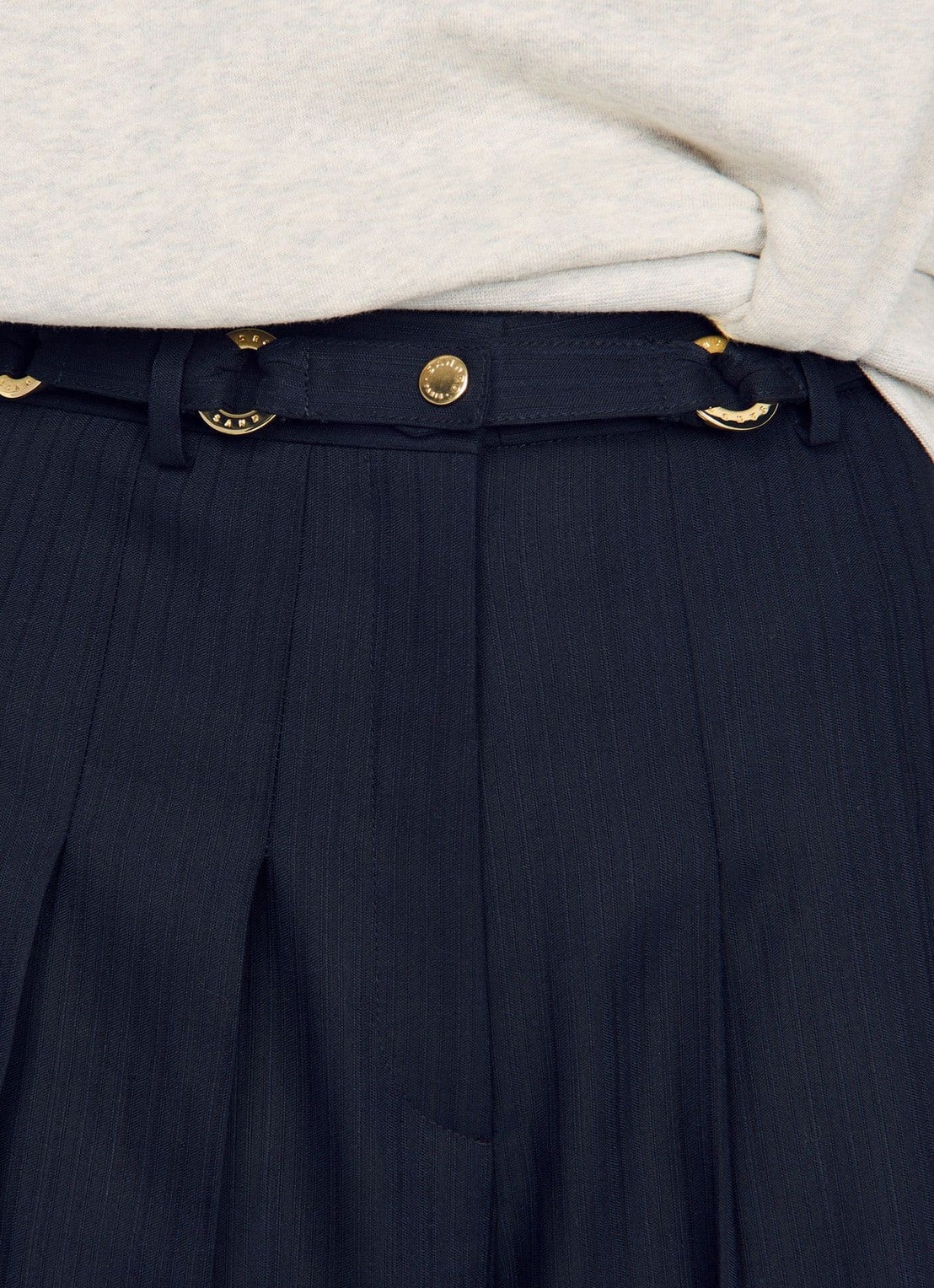 Sandro High waist loose fit korte broek met plooien en afneembare riem - detail 3 blauw