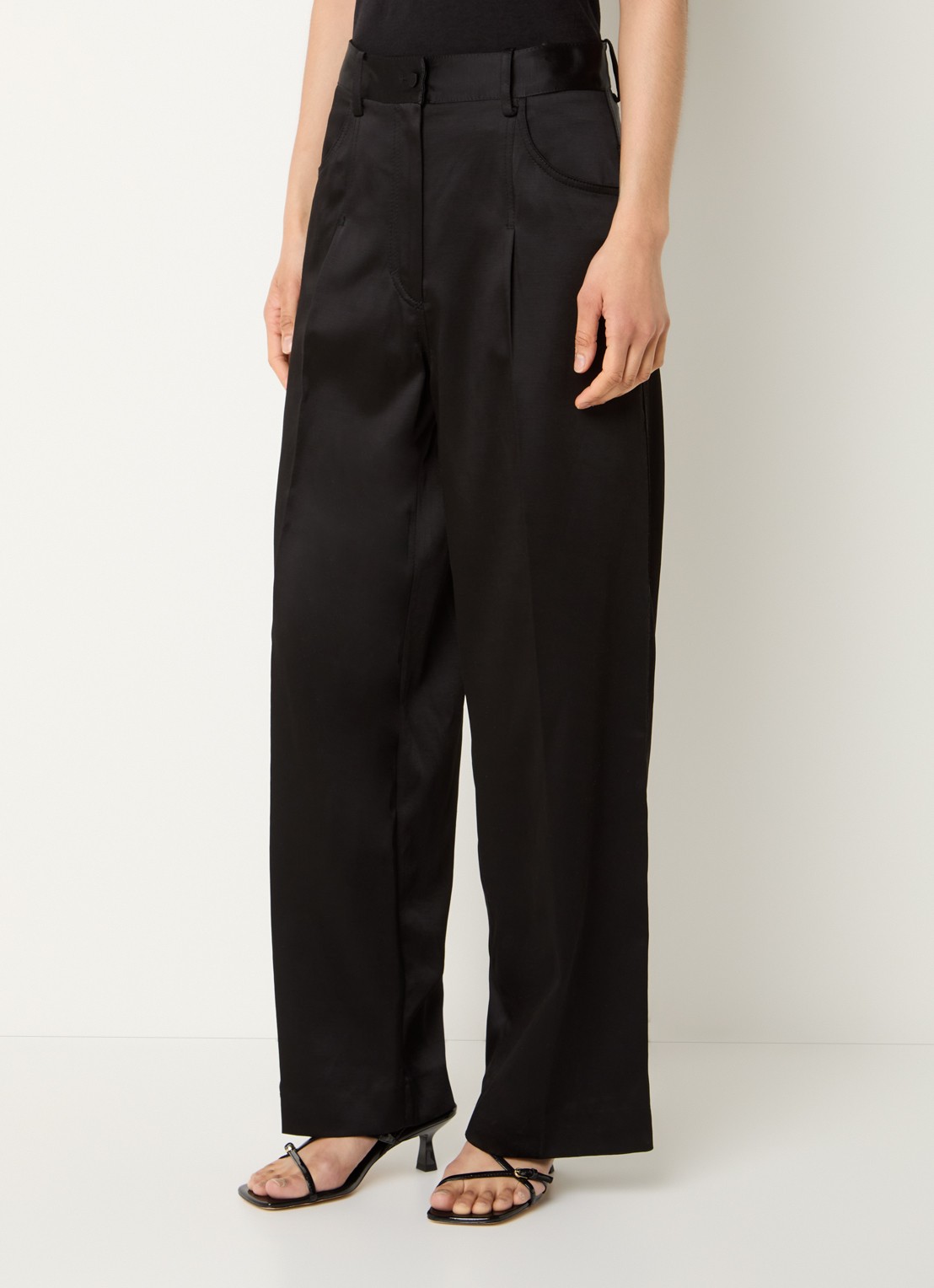 Sandro High waist loose fit pantalon van satijn met steekzakken - detail zwart