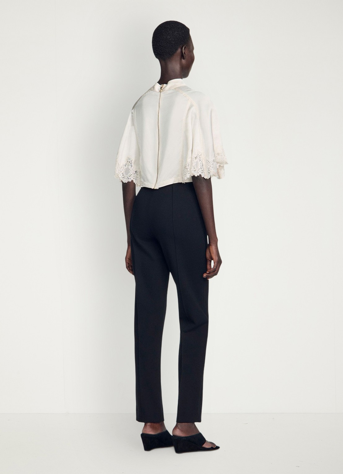 Sandro High waist straight fit broek met ritszakken - achterkant zwart