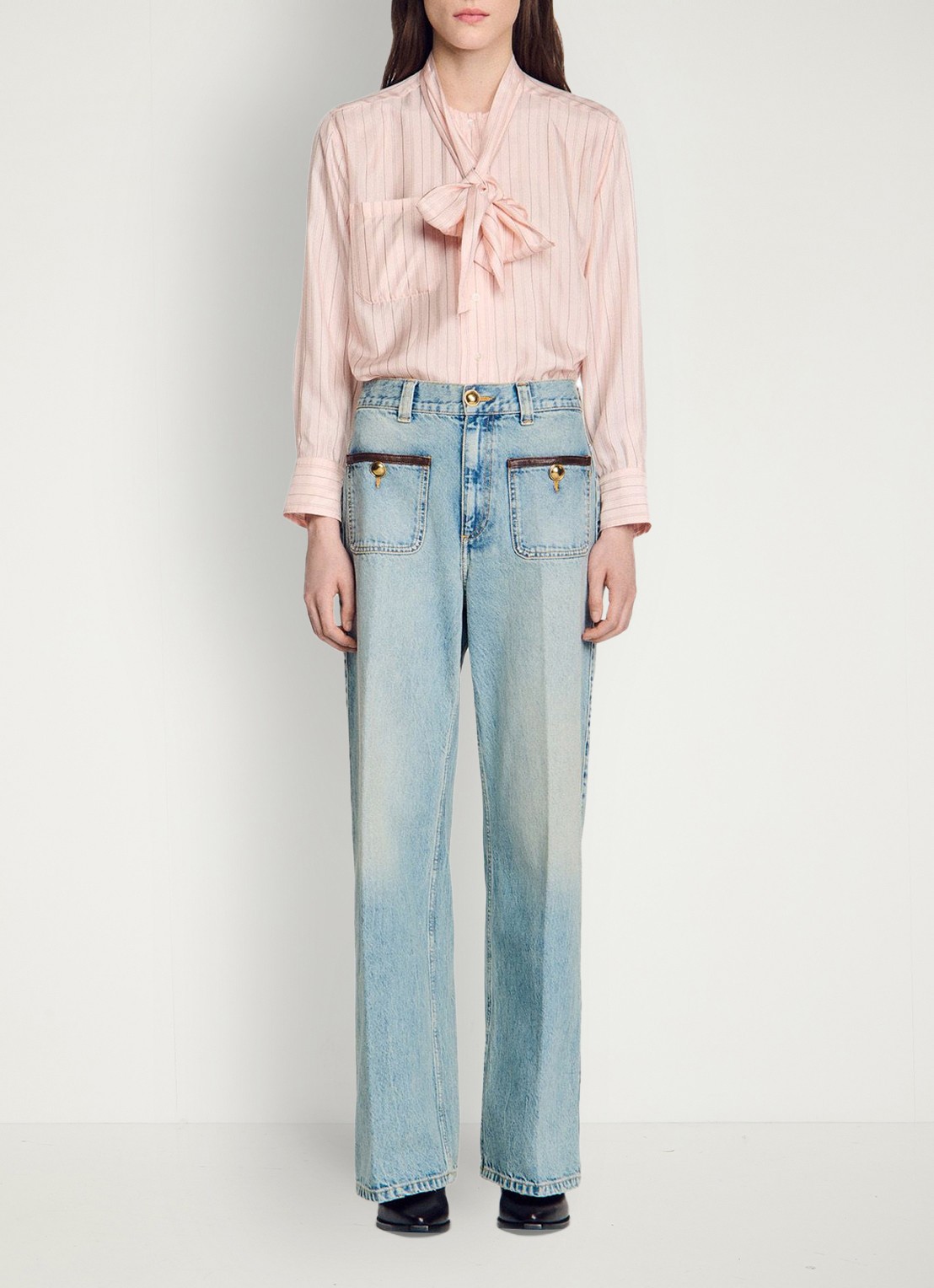 Sandro High waist straight leg broek van denim met lichte wassing en opgestikte zakken - detail 4 blue jean / blauw