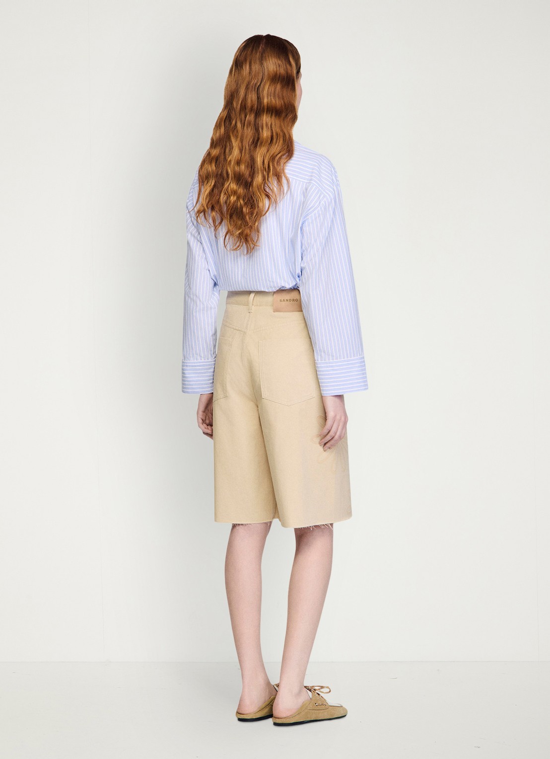 Sandro High waist wide fit korte broek van denim met bloem detail - achterkant 7 beige