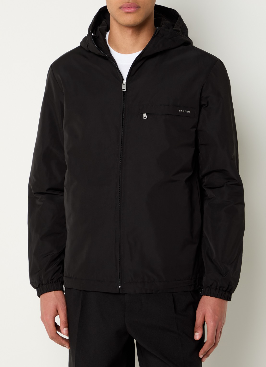 Sandro Jack met capuchon en logo - detail zwart