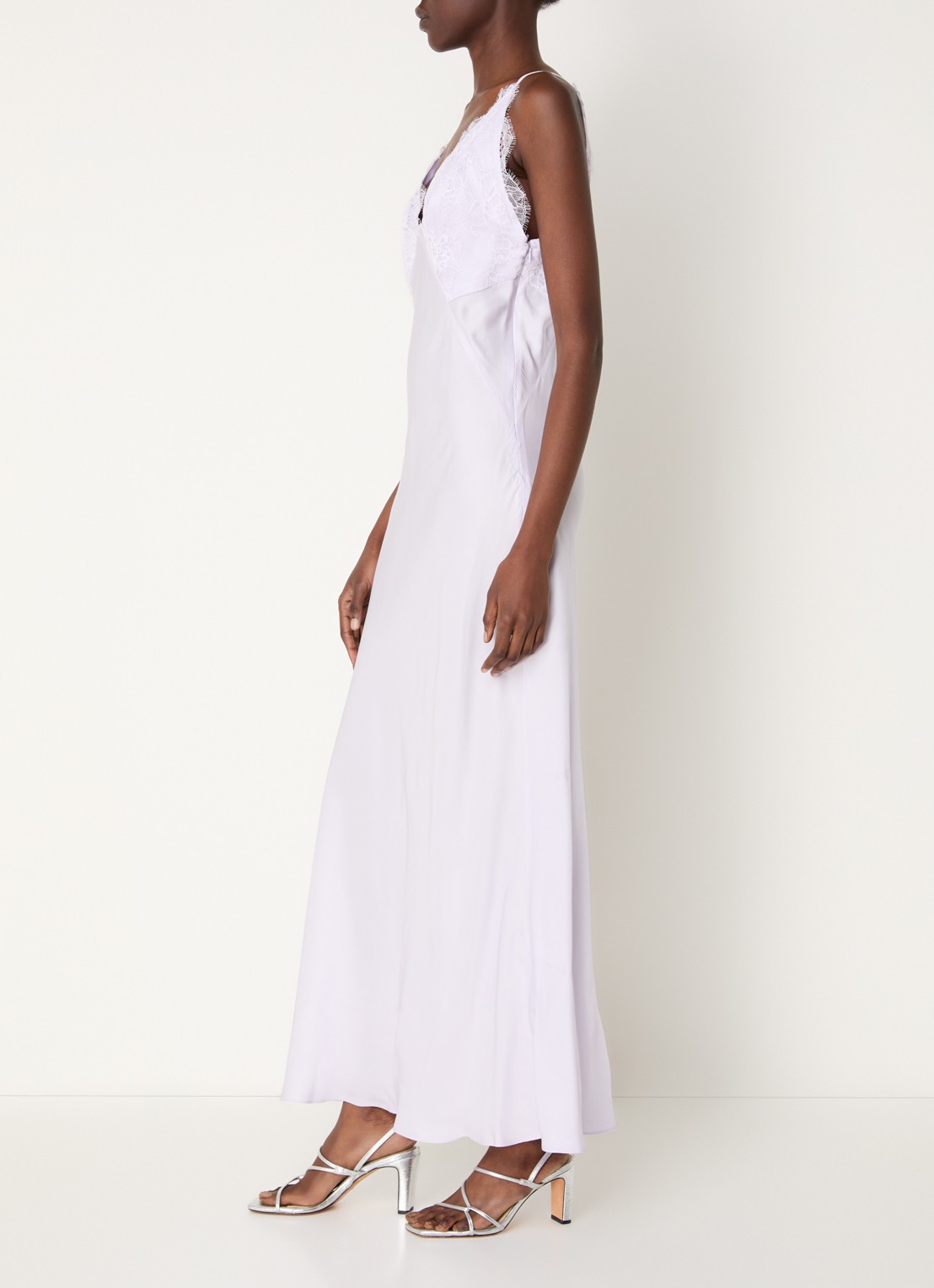 Sandro Maxi jurk met details van kant en glanzende finish - voorkant 3 lila