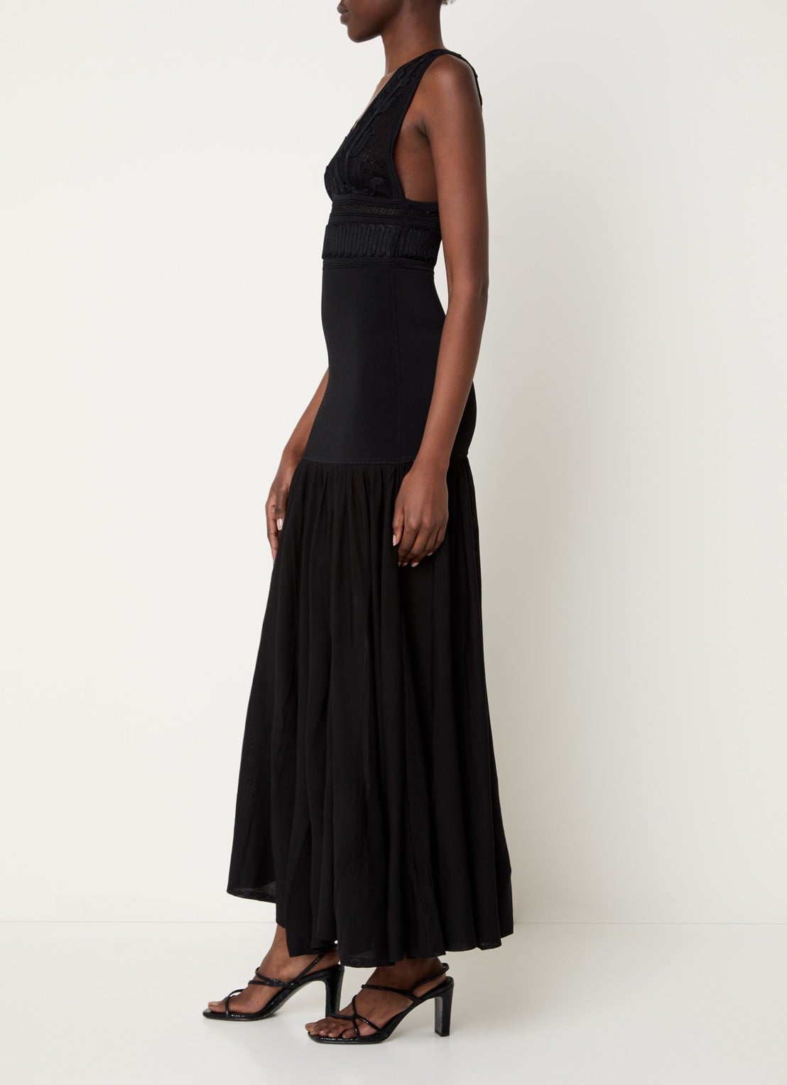 Sandro Maxi jurk met details van kant - voorkant 2 zwart