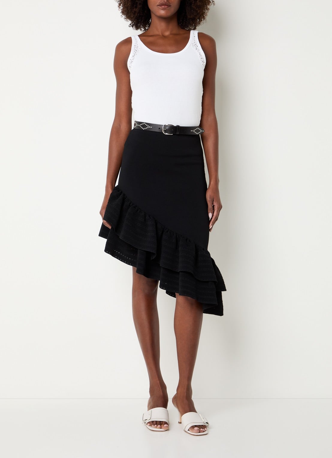 Sandro Mid waist rok met asymmetrische zoom en volant - voorkant 2 zwart