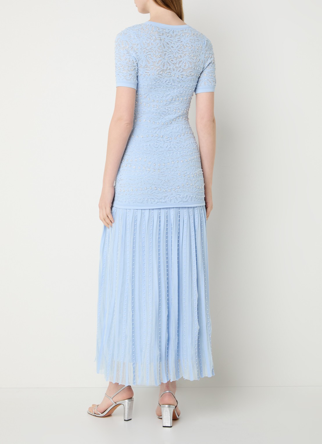 Sandro Midi blousejurk met imitatieparels en broderie - achterkant lichtblauw