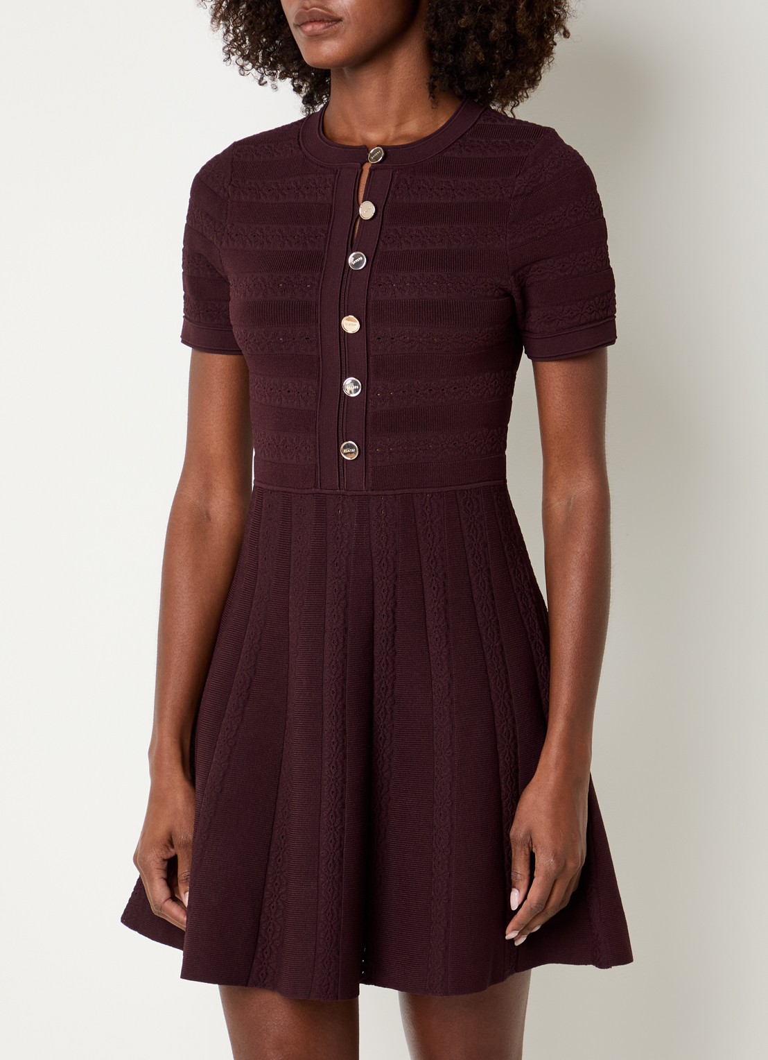 Sandro Mini jurk met knoopsluiting - detail bordeauxrood