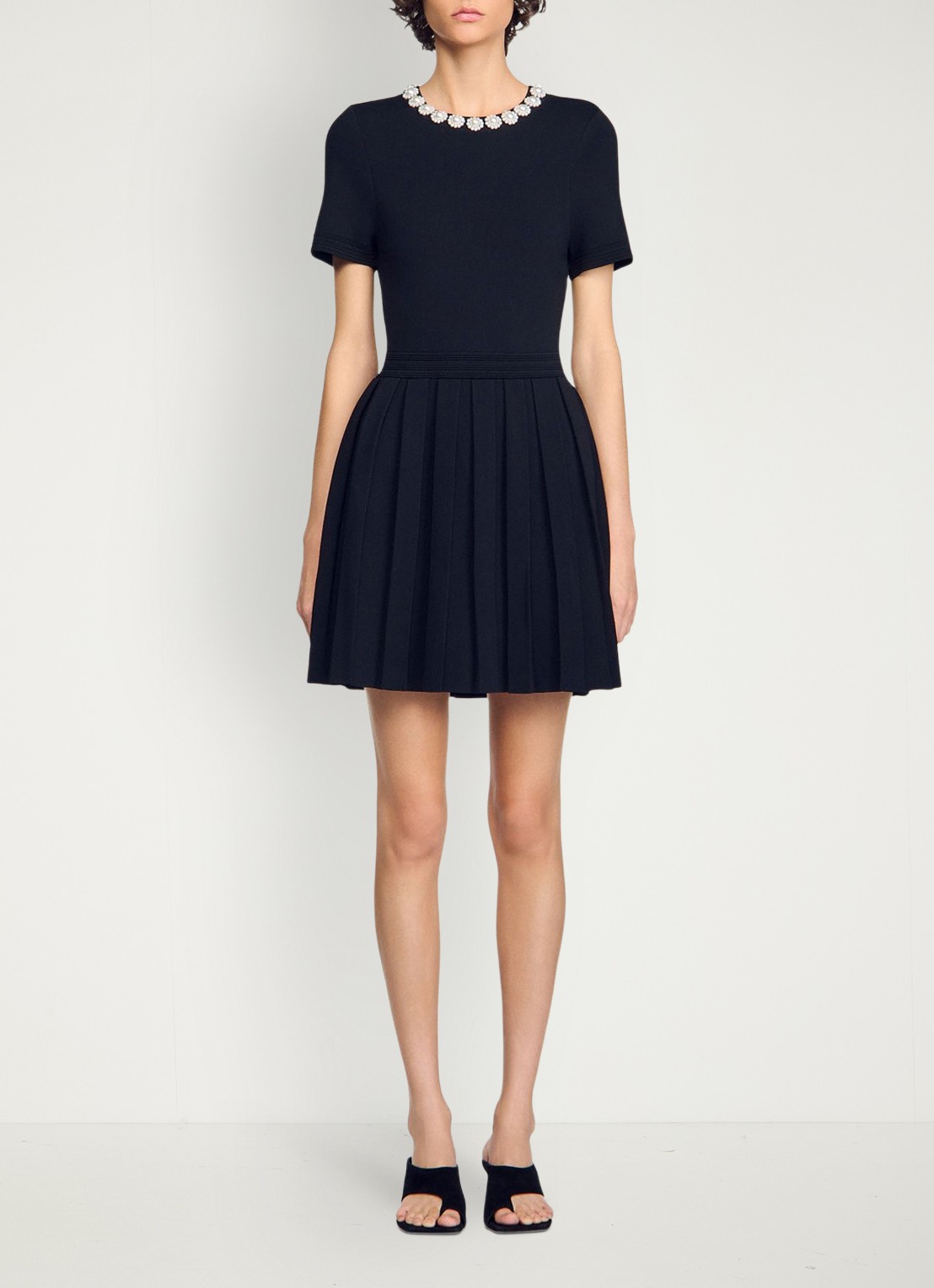 Sandro Mini jurk met sierknopen - voorkant 5 zwart