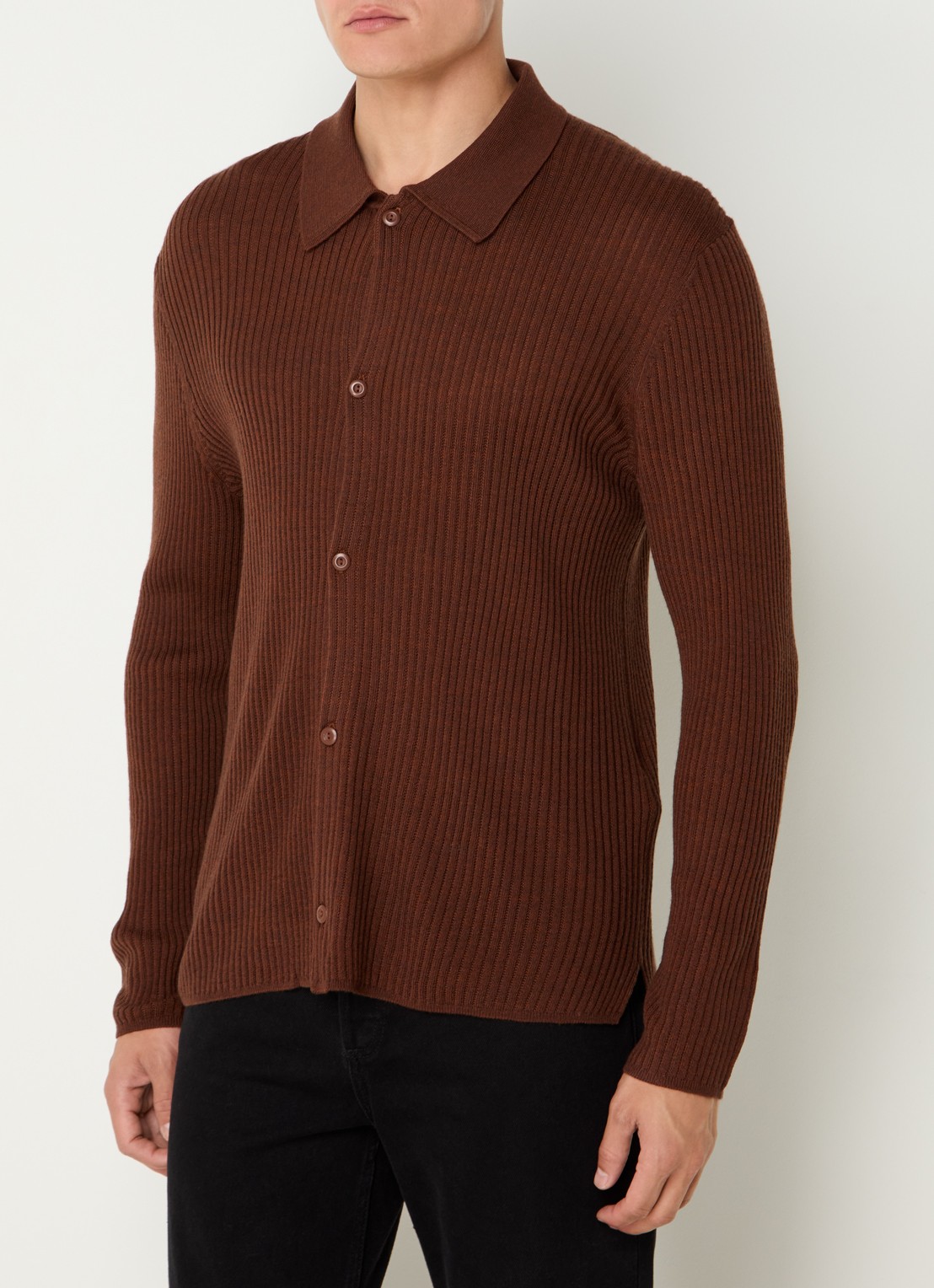 Sandro Ribgebreid vest in wolblend met V-hals - detail cognac / bruin