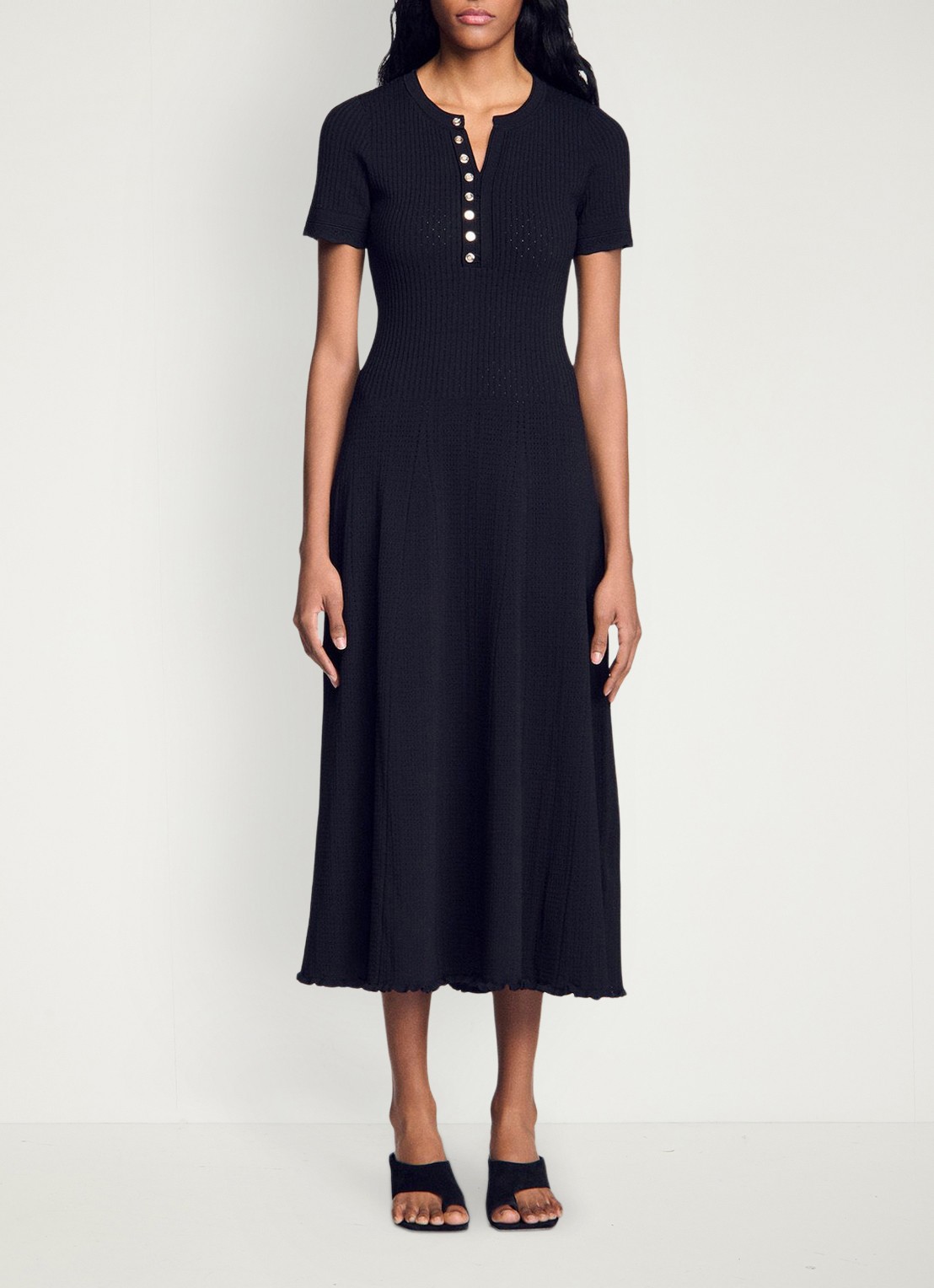Sandro Ribgebreide maxi jurk met knoopdetail - detail 2 zwart