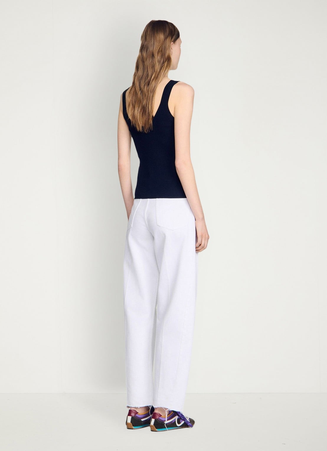 Sandro Ribgebreide tanktop in zijdeblend met knoopdetail - achterkant blauw