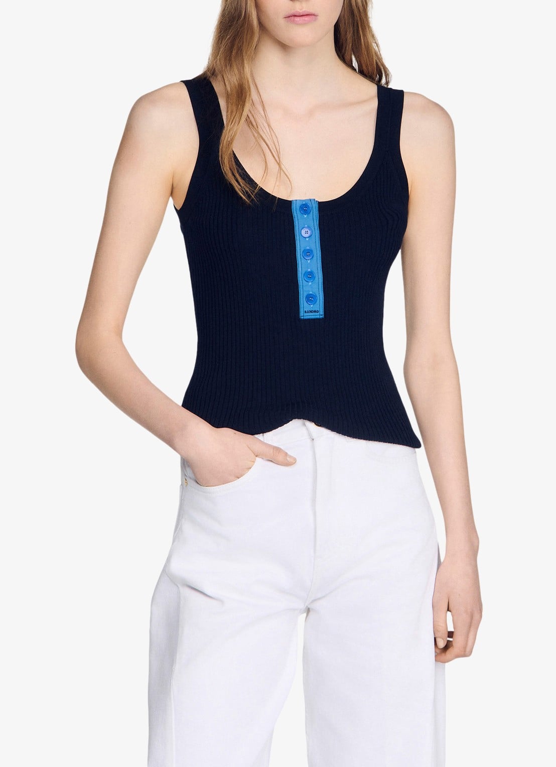 Sandro Ribgebreide tanktop in zijdeblend met knoopdetail - detail 4 blauw