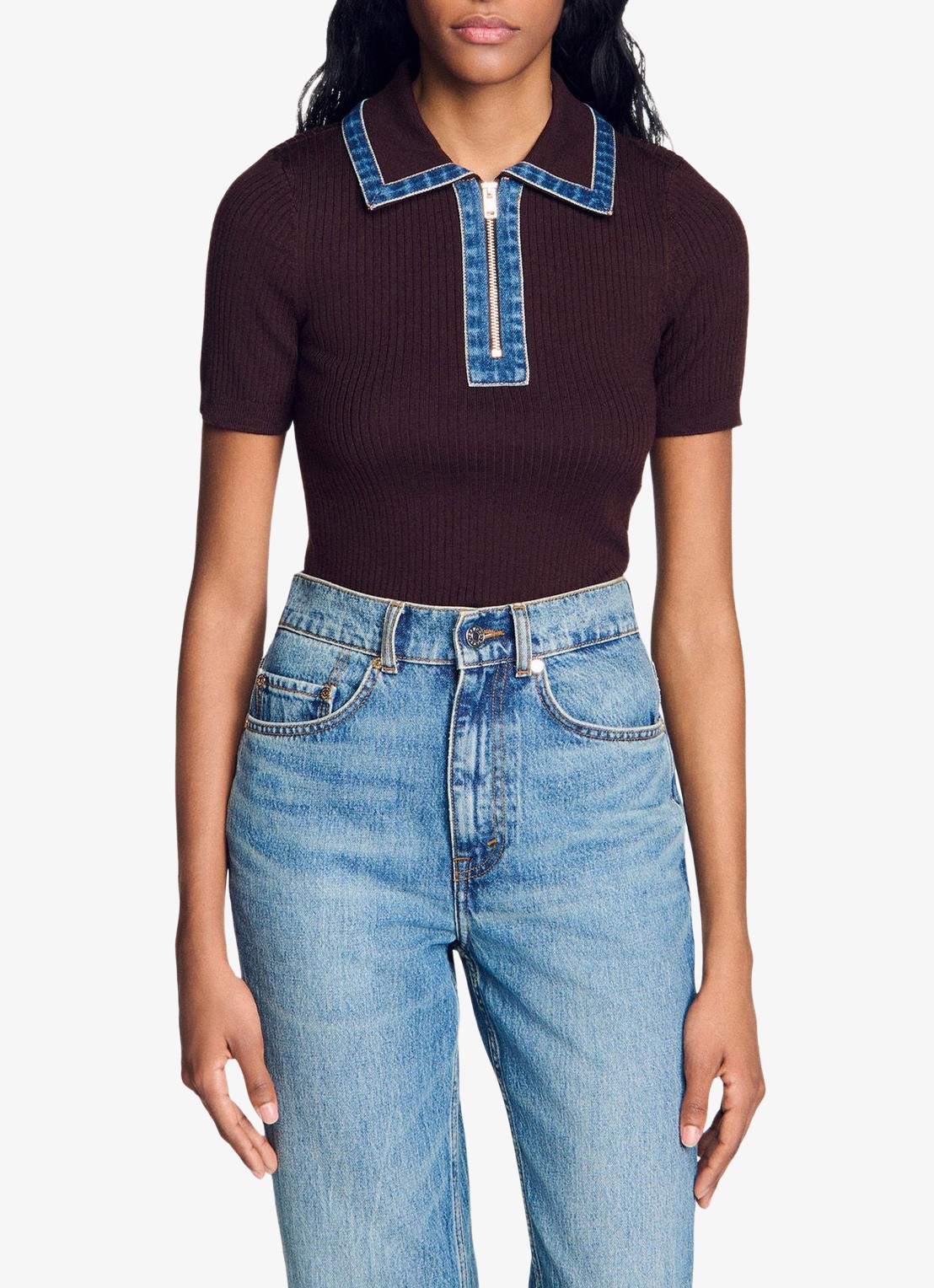 Sandro Ribgebreide top in wolblend met details van denim - detail bruin