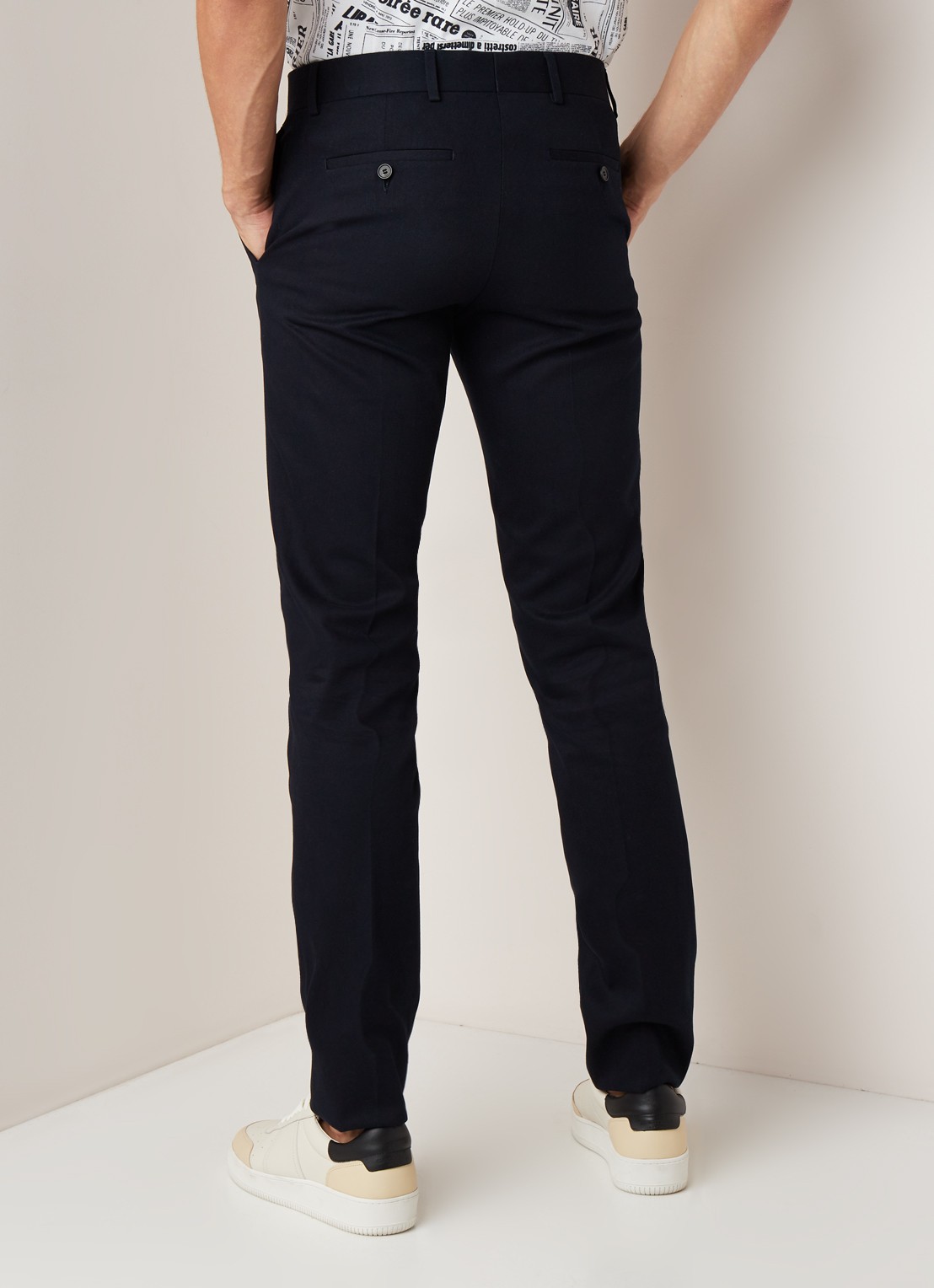 Sandro Slim fit pantalon van katoen met persplooi - achterkant donkerblauw