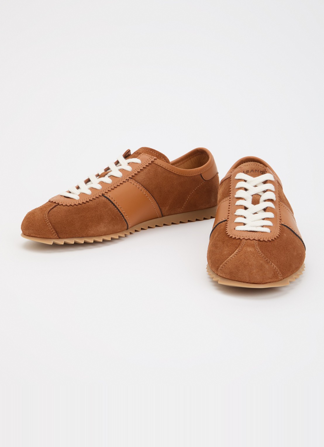 Sandro Sneaker van suède met leren details - detail cognac