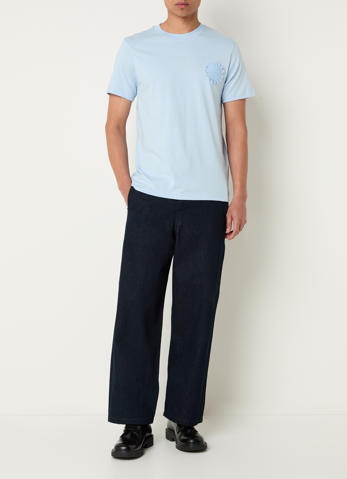Sandro T-shirt met bloemborduring - voorkant 4 lichtblauw