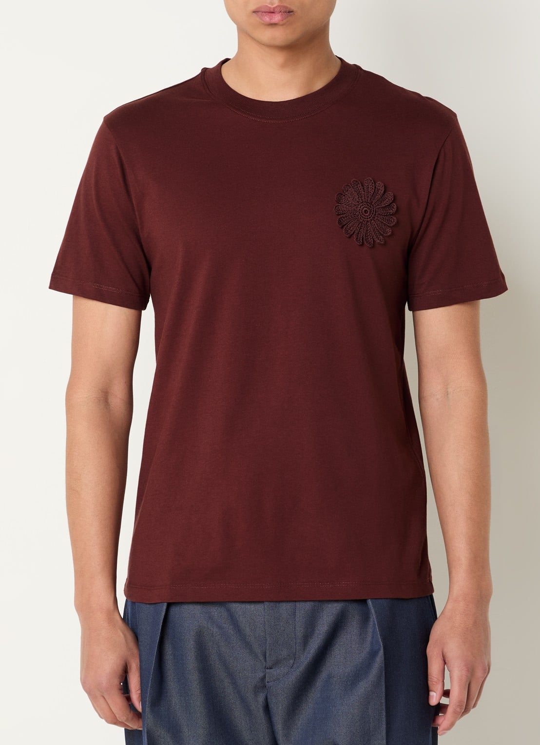 Sandro T-shirt met bloemborduring - detail 3 kastanjebruin