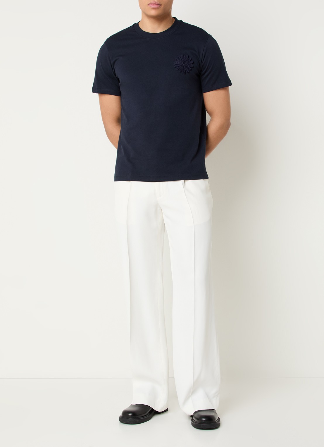 Sandro T-shirt met bloemborduring - voorkant 2 donkerblauw
