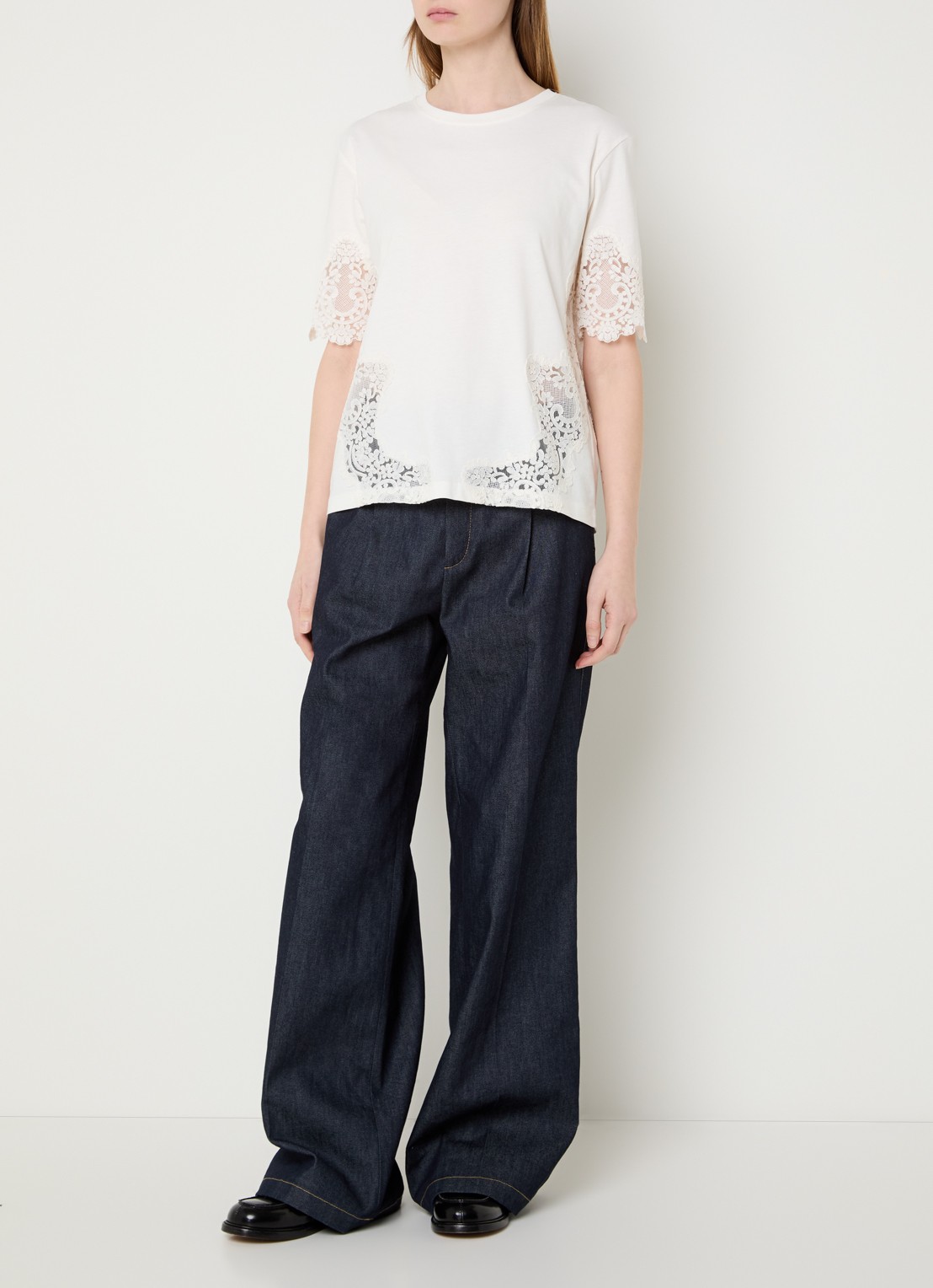 Sandro T-shirt met details van kant - voorkant 2 gebroken wit