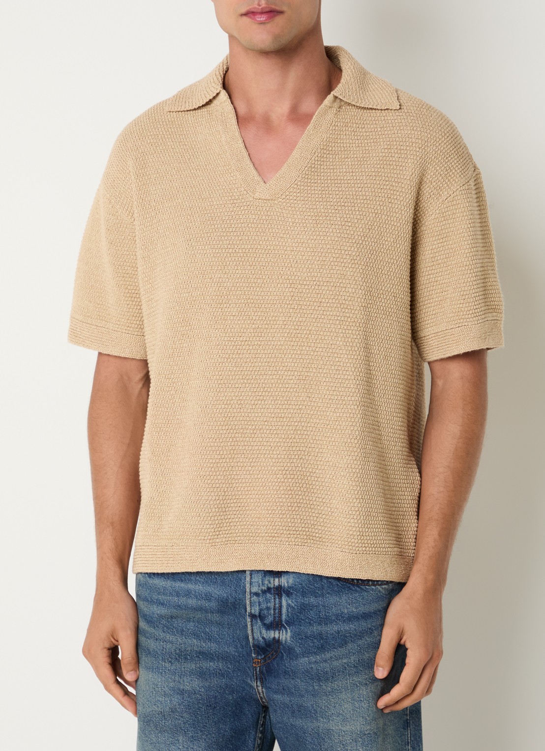 Sandro T-shirt met structuur en V-hals - detail 3 beige