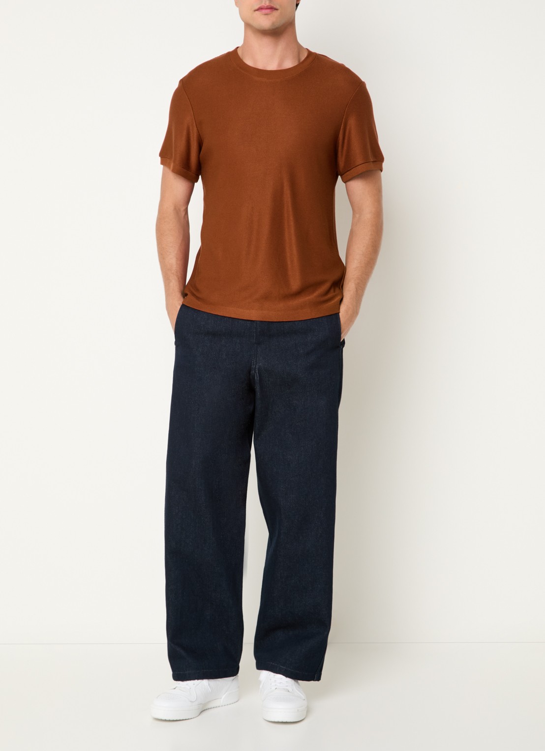 Sandro T-shirt met structuur - voorkant 2 roodbruin