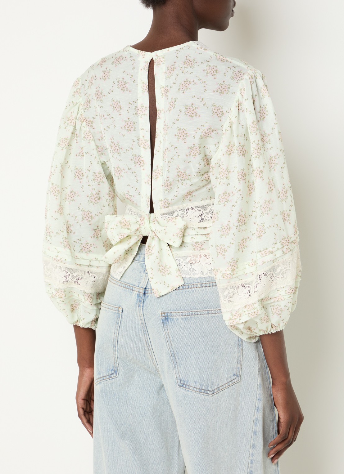 Sandro Top in linnenblend me details van kant - detail lindegroen