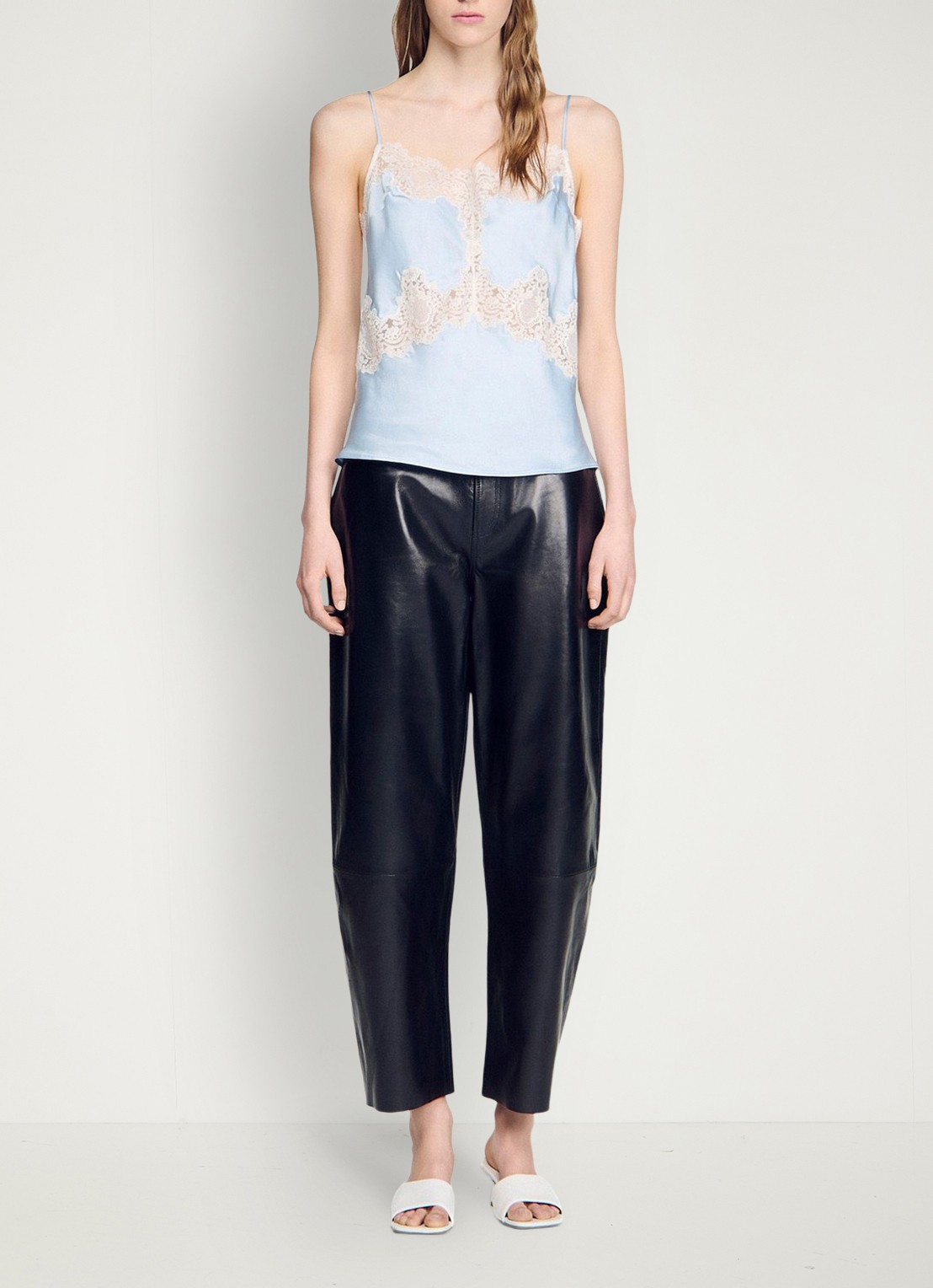 Sandro Top met details van kant - detail 3 lichtblauw