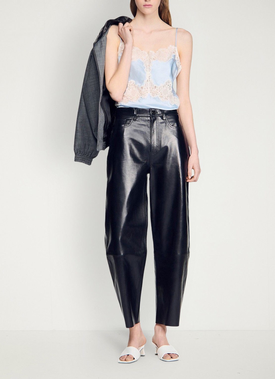 Sandro Top met details van kant - voorkant 6 lichtblauw
