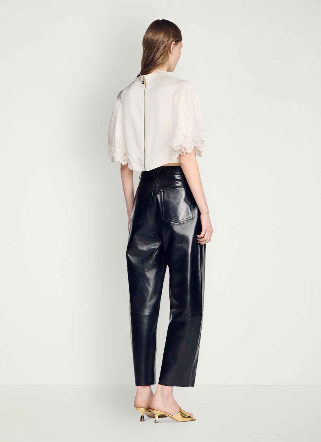 Sandro Top met opstaande kraag en details van kant - achterkant 3 beige