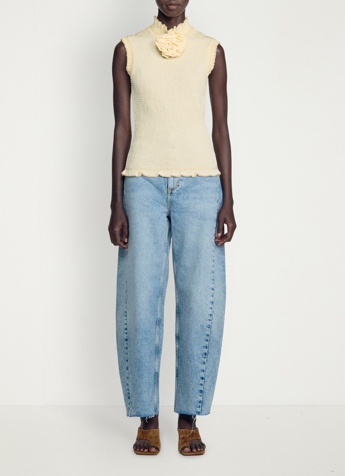 Sandro Top met smockwerk en bloemdetail - voorkant 6 vanilla / beige