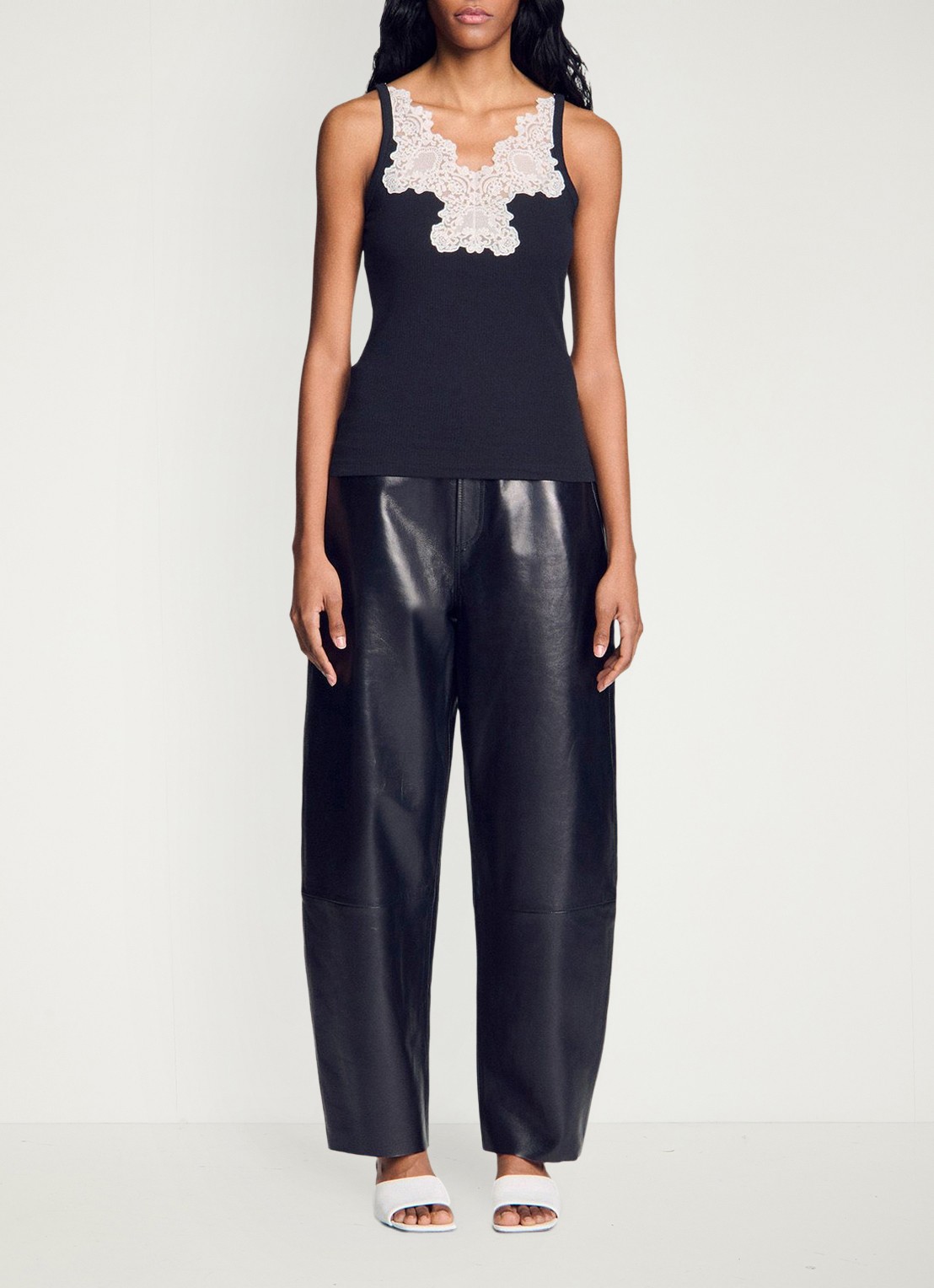 Sandro Top met spaghettibandjes en details van kant - detail 3 black / zwart