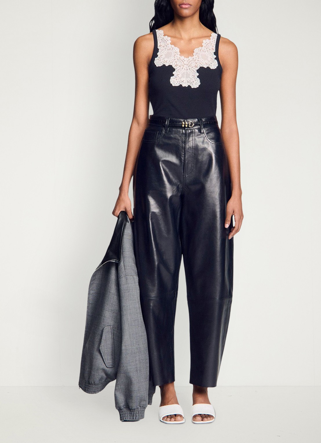 Sandro Top met spaghettibandjes en details van kant - voorkant 7 black / zwart