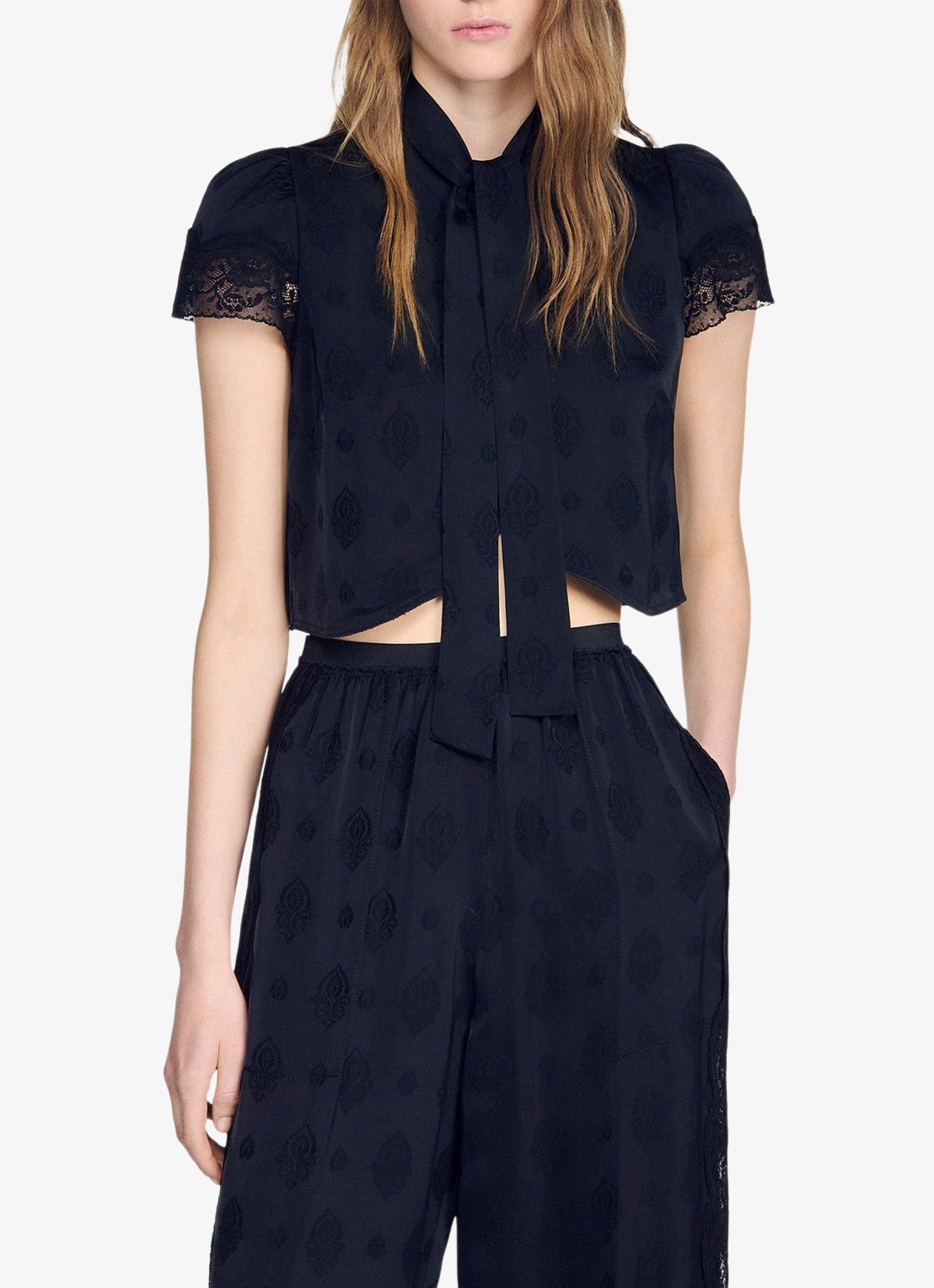 Sandro Top met strikkraag en details van kant - detail 2 black / zwart