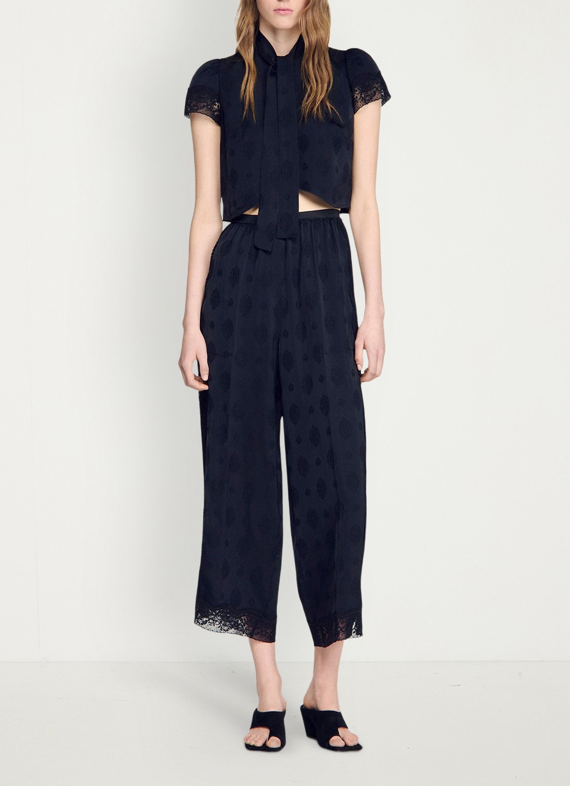 Sandro Top met strikkraag en details van kant - detail 3 black / zwart